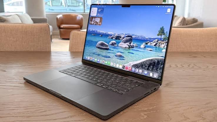 How long does a laptop lithium battery last?