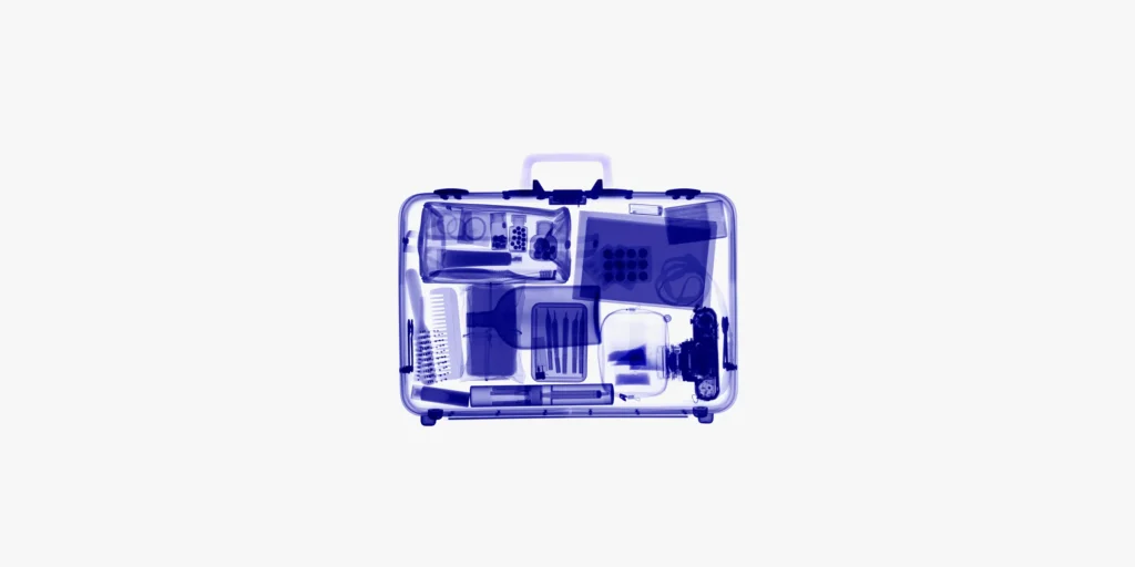 Airports with CT scanners: you can keep the laptop in your bag