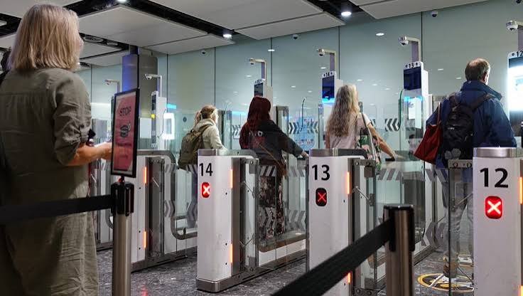 International flights: customs is the real gatekeeper