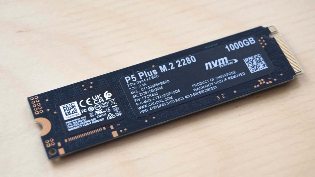 How does eMMC storage work?